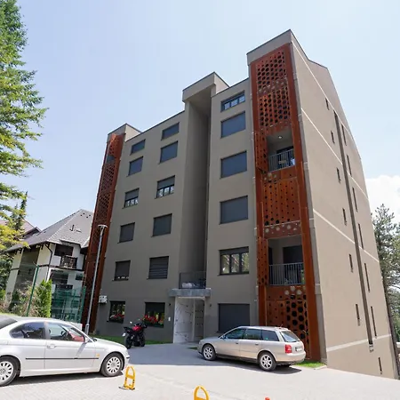 Golden Pineview 아파트