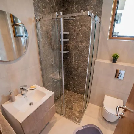 Golden Pineview 즐라티보