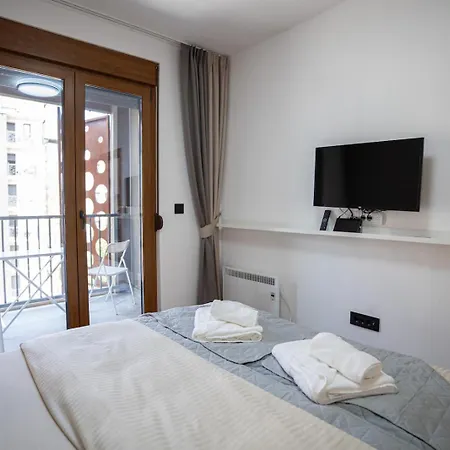 Golden Pineview 아파트 *