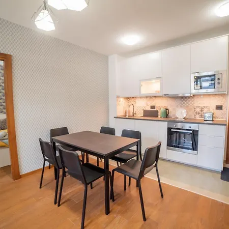 Golden Pineview Apartment